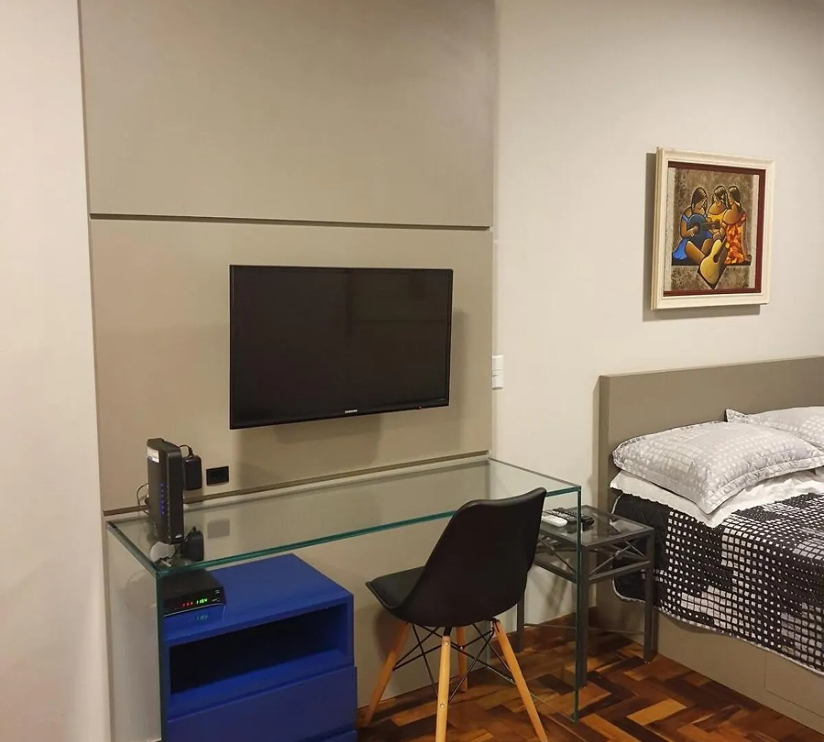 Belo Apartamento Quarto E Sala Bem Localizado Porto Alegre Brazil